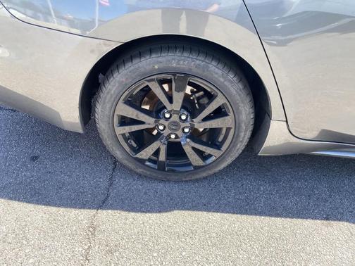 Gun Metallic 2017 Nissan Maxima 3.5 SV