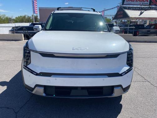 Snow White Pearl 2024 Kia EV9 Wind