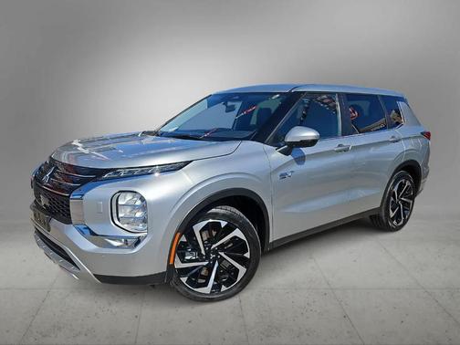 2023 Mitsubishi Outlander PHEV SE