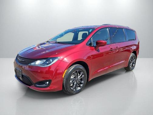 Velvet Red Pearlcoat 2020 Chrysler Pacifica Launch Edition