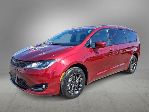 Velvet Red Pearlcoat 2020 Chrysler Pacifica Launch Edition
