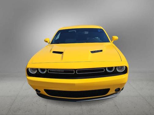 Yellow Jacket Clearcoat 2017 Dodge Challenger SXT