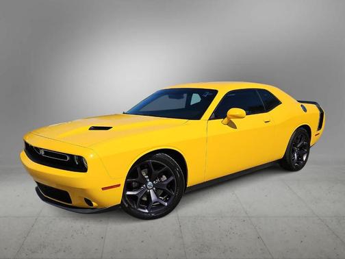 Yellow Jacket Clearcoat 2017 Dodge Challenger SXT
