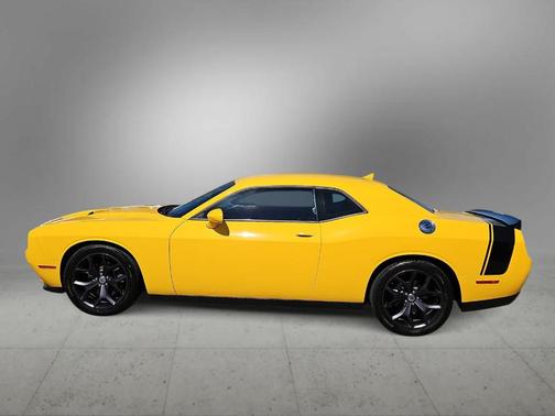 Yellow Jacket Clearcoat 2017 Dodge Challenger SXT