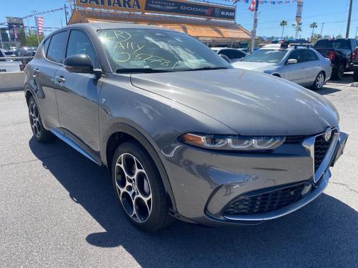 Metallic 2024 Alfa Romeo Tonale Ti