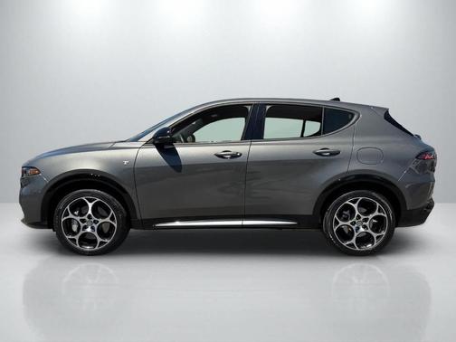 Metallic 2024 Alfa Romeo Tonale Ti