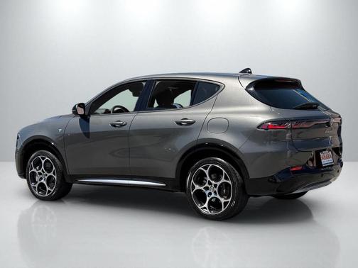 Metallic 2024 Alfa Romeo Tonale Ti