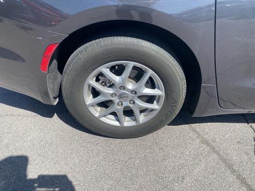 Granite Crystal Clearcoat Metallic 2022 Chrysler Pacifica Touring-L