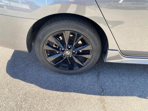 Gun Metallic 2017 Nissan Sentra SR