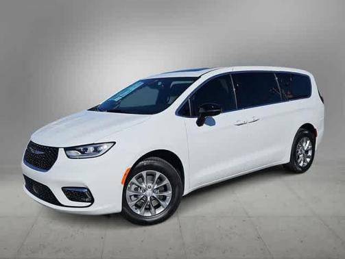 Bright White Clearcoat 2026 Chrysler Pacifica Select