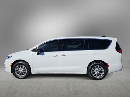 Bright White Clearcoat 2026 Chrysler Pacifica Select