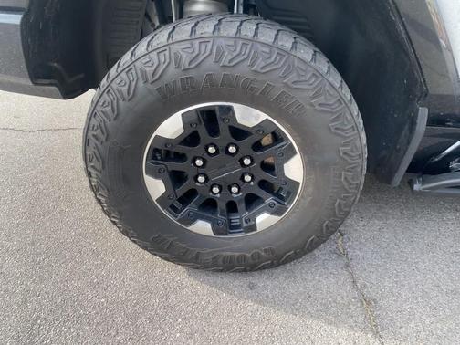 White 2023 GMC HUMMER EV Pickup 3X