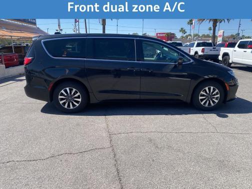 Brilliant Black Crystal Pearlcoat 2023 Chrysler Pacifica Hybrid Touring L