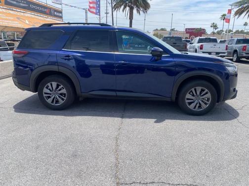 Deep Ocean Blue 2025 Nissan Pathfinder SV