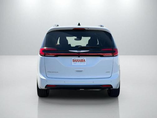 Bright White Clearcoat 2026 Chrysler Pacifica Pinnacle