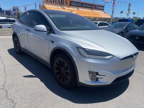 White 2018 Tesla Model X 75D
