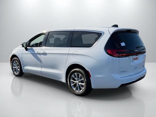 Bright White Clearcoat 2026 Chrysler Pacifica Limited