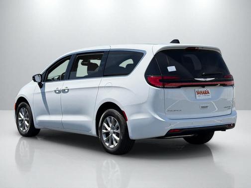 Bright White Clearcoat 2026 Chrysler Pacifica Limited