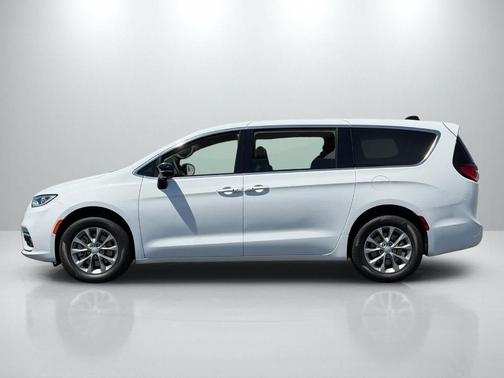 Bright White Clearcoat 2026 Chrysler Pacifica Limited