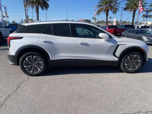 Iridescent Pearl Tricoat 2024 Chevrolet Blazer EV eAWD LT