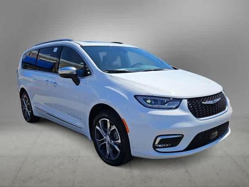 Bright White Clearcoat 2026 Chrysler Pacifica Pinnacle