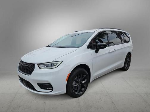 Bright White Clearcoat 2026 Chrysler Pacifica Select