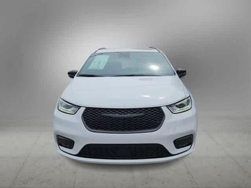 Bright White Clearcoat 2026 Chrysler Pacifica Select