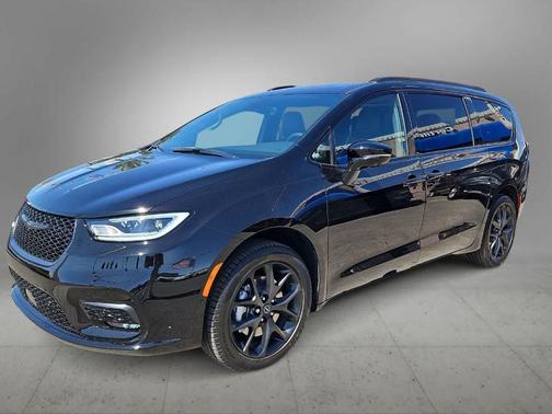 Diamond Black 2026 Chrysler Pacifica Limited
