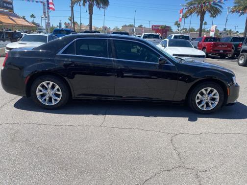 Gloss Black 2019 Chrysler 300 Touring