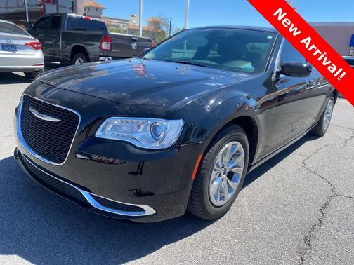 Gloss Black 2019 Chrysler 300 Touring