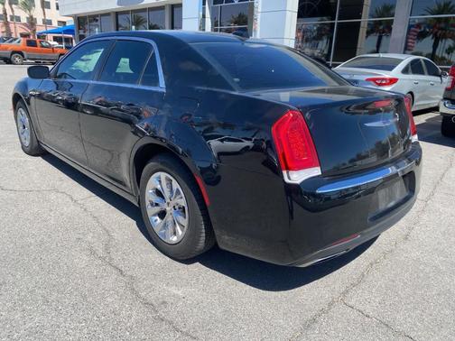Gloss Black 2019 Chrysler 300 Touring