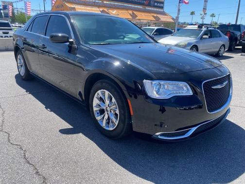 Gloss Black 2019 Chrysler 300 Touring