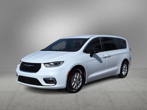 Bright White Clearcoat 2026 Chrysler Pacifica Select