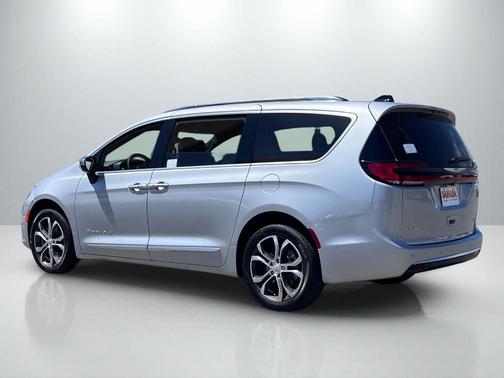 Silver Mist Clearcoat 2026 Chrysler Pacifica Pinnacle