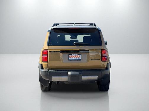 Dust 2025 Toyota Land Cruiser