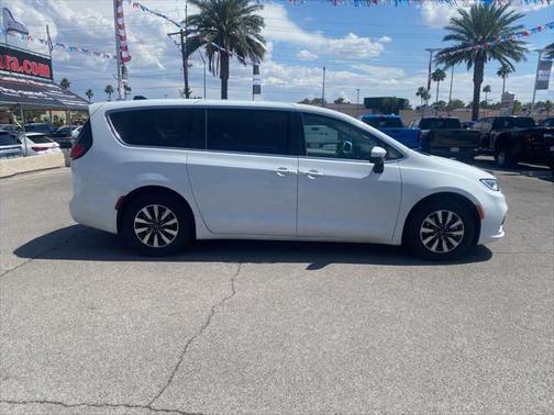 2023 Chrysler Pacifica Hybrid Touring L
