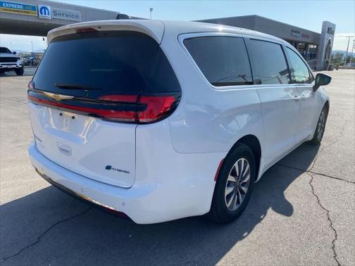 2023 Chrysler Pacifica Hybrid Touring L