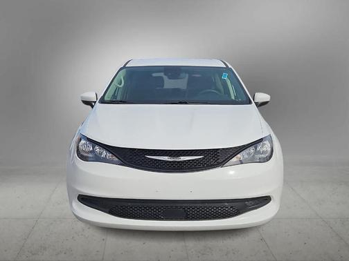 Bright White Clearcoat 2023 Chrysler Voyager LX