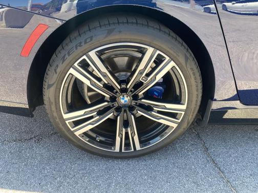 Tanzanite Blue II Metallic 2023 BMW i7 xDrive60