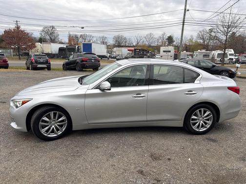 2015 INFINITI Q50 Premium