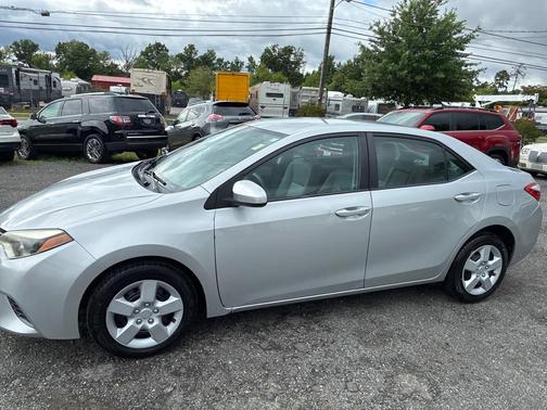 Classic Silver Metallic 2016 Toyota Corolla LE