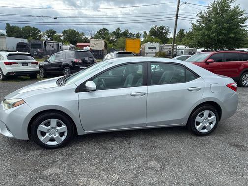 Classic Silver Metallic 2016 Toyota Corolla LE