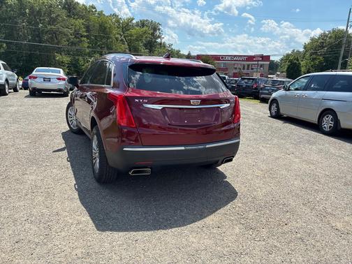 RED 2017 Cadillac XT5 Luxury