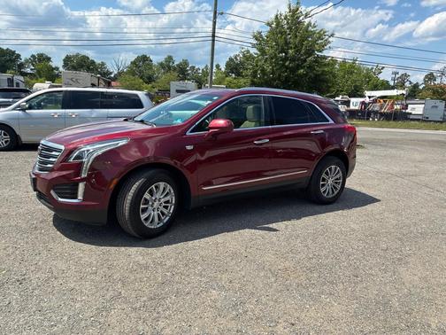 RED 2017 Cadillac XT5 Luxury