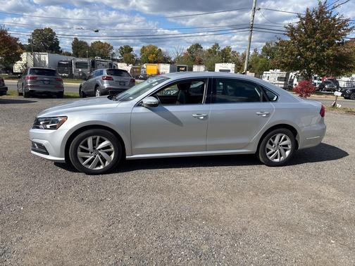 2018 Volkswagen Passat 2.0T SE