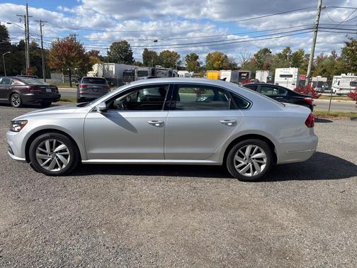2018 Volkswagen Passat 2.0T SE
