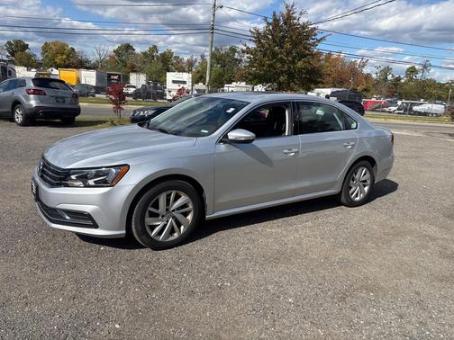 2018 Volkswagen Passat 2.0T SE