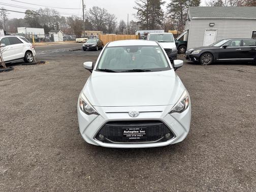 2019 Toyota Yaris Sedan LE
