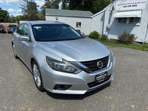 Brilliant Silver 2016 Nissan Altima 3.5 SR