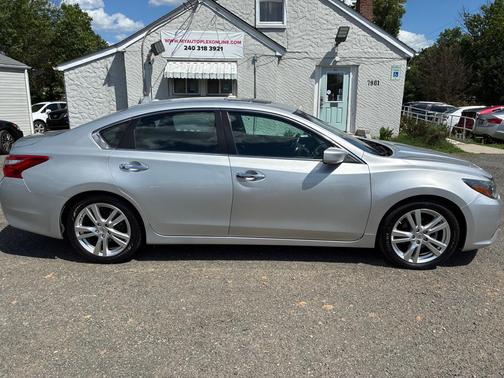 Brilliant Silver 2016 Nissan Altima 3.5 SR